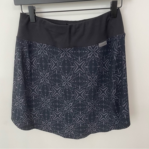NEW Oiselle Kaliedo-go Black Jacquard Knit Athleisure Skirt Size 2      L6 - Picture 3 of 8